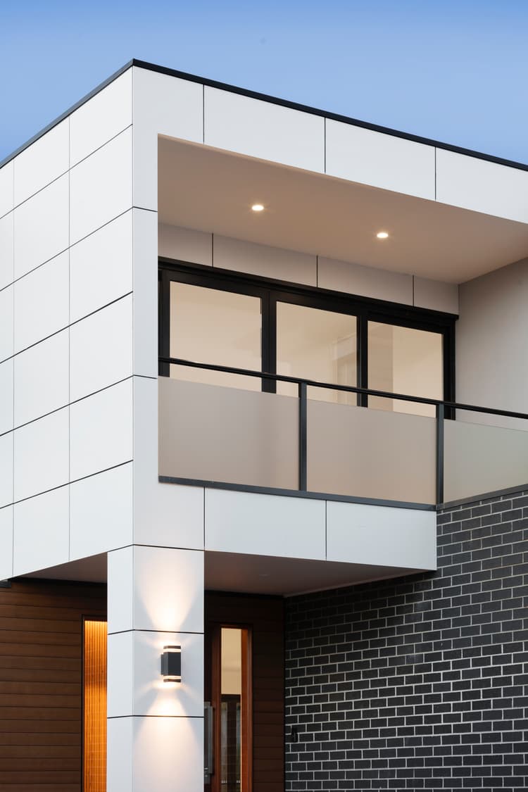 Three-bedroom flat in new residential place